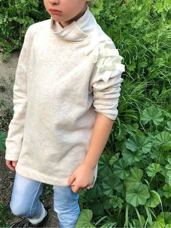 Crewcuts Other - Crewcuts JCrew kids size 8 Speckled Cream Top with Shoulder Bows